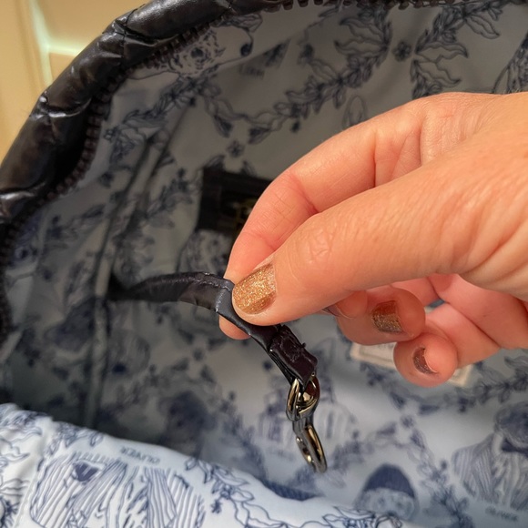 Oliver Thomas 24 + 7 Backpack for Peloton--Zippered Pockets, Shiny Blue EUC - Picture 13 of 13